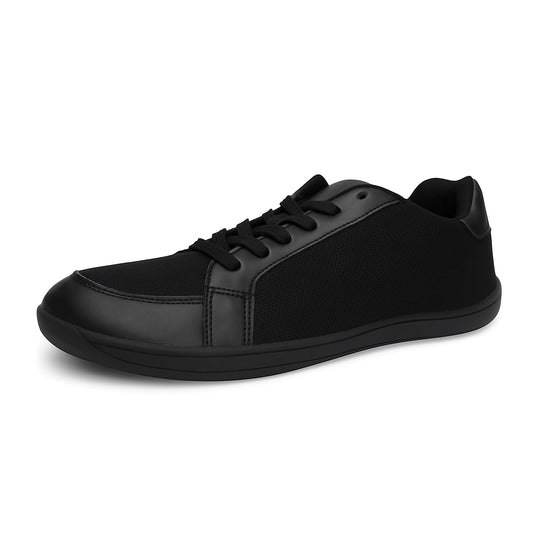 Zapatilla barefoot zzfaber Bamba I negra vista diagonal, calzado urbano minimalista.