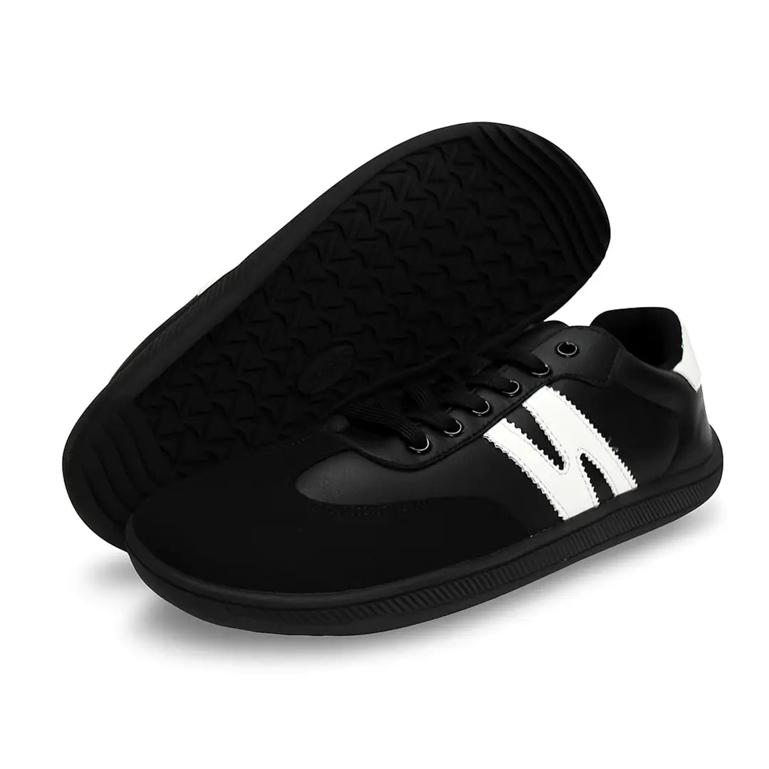 Suela flexible y antideslizante de la zapatilla barefoot ZZfaber Niza I negra con blanco.